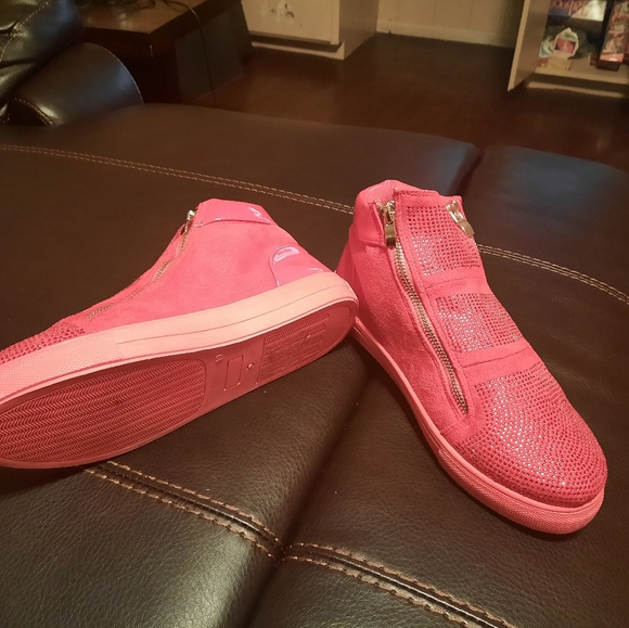 Shoes - Picture 2 of 3